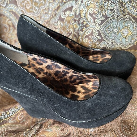 Betsey Johnson Mixxy Black Suede 7 B Medium Wedge Platform Pump - Picture 10 of 11